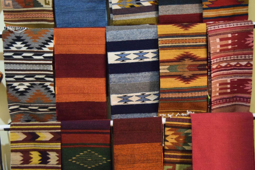 La Plaza-Artesanías de Oaxaca-Textiles de Lana